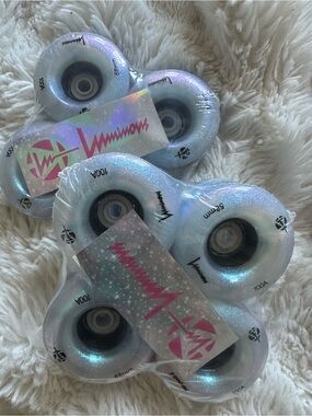 Luminous Iridescent Roller Skate Wheels - Set of 8